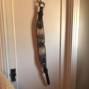 Roper hide and snake print belt. Beautiful size L